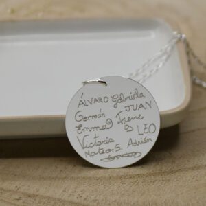 colgante personalizado para profes con las firmas de los alumnos