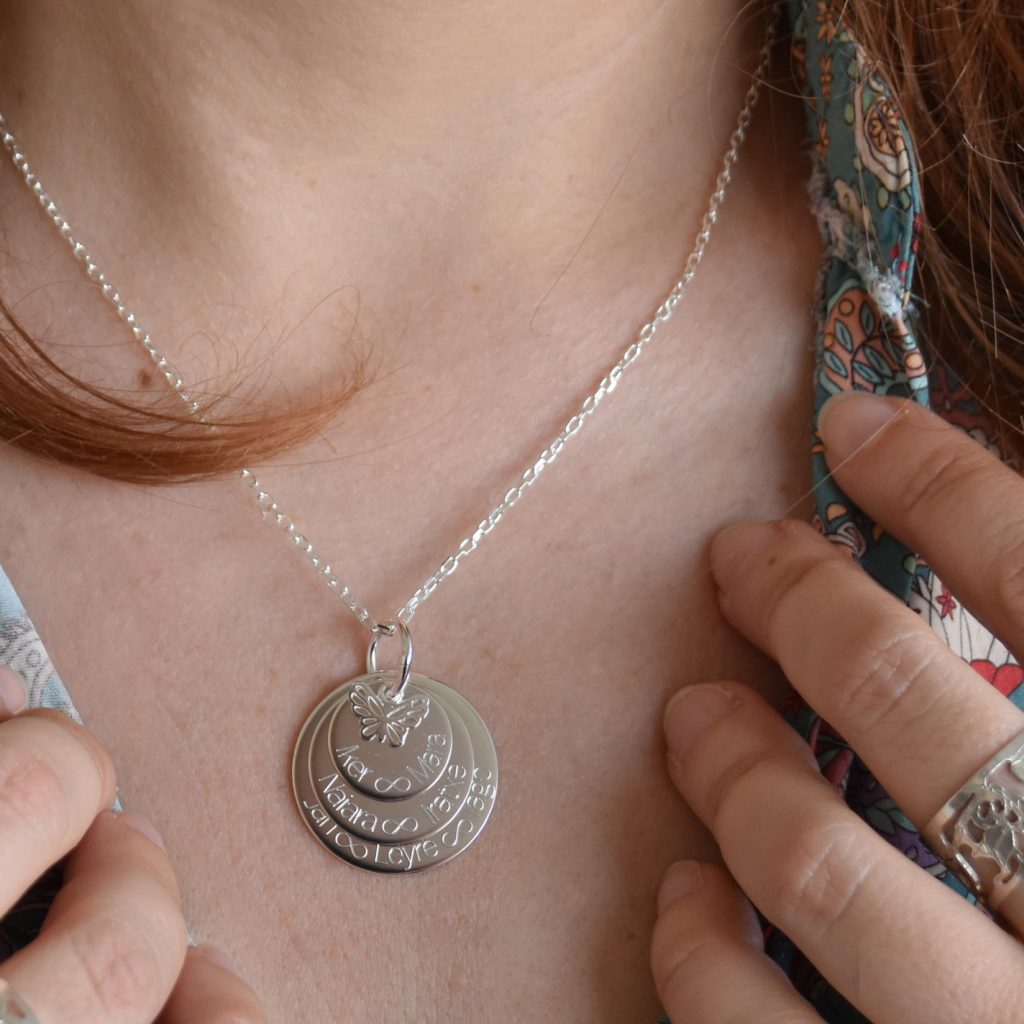 colgante de plata personalizado nombres tres generaciones