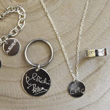 Diferentes joyas de plata de ley de la colección autógrafos de Kirema Jewels.